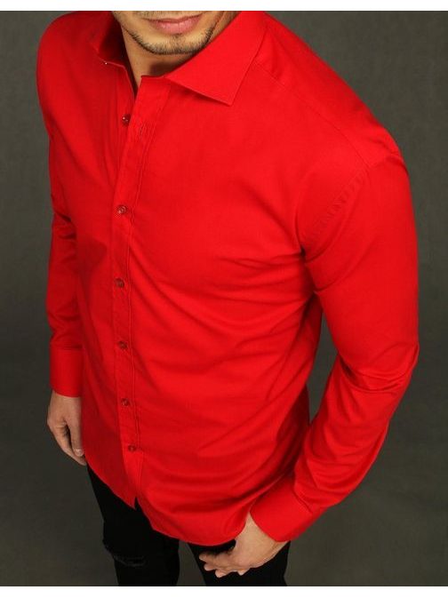 Rdeča srajca elegantnega dizajna