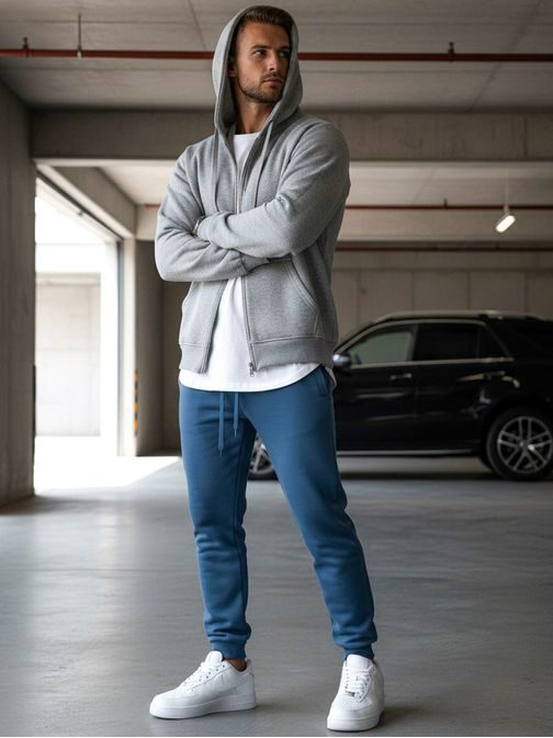 Nebeško modra trenirka enostavnega izgleda