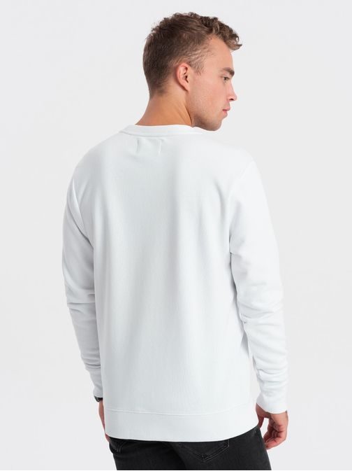Bel moški pulover z izrazitim napisomV1 SSPS-0156