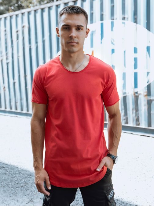 Udobna rdeča majica