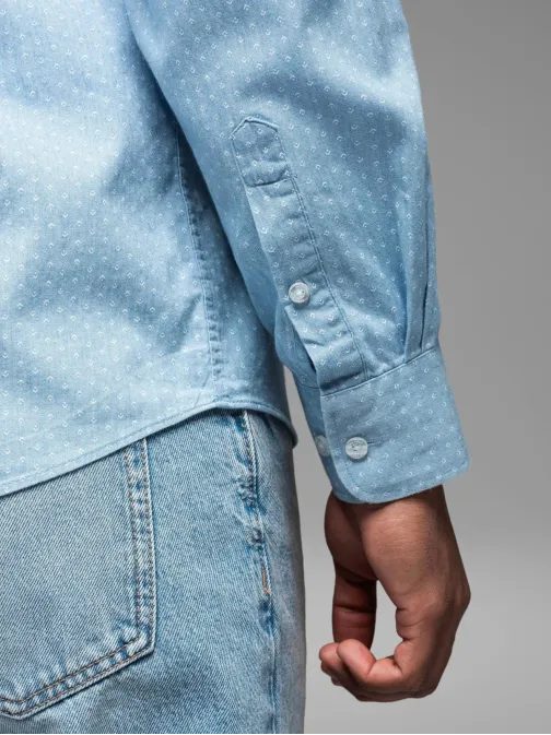 Svetlo modra moška srajca s subtilnim vzorcem V1 SHDS-0179