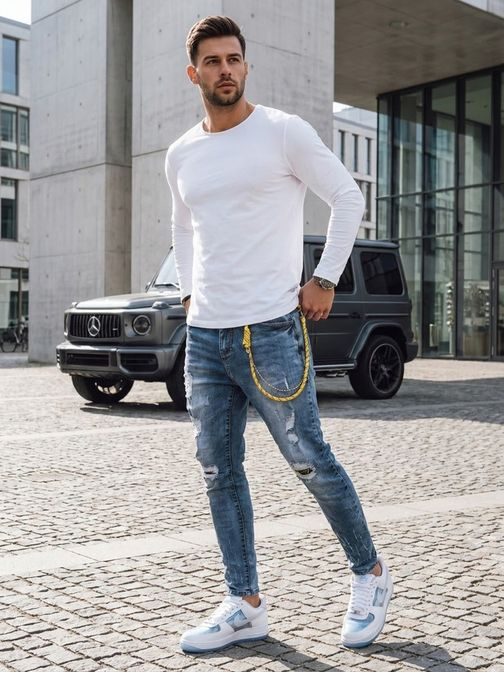 Trendovske nebeško modre kavbojke