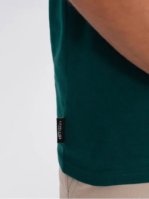 Zanimiva majica z dekorativnim žepom temno zelena V5 TSPT-0154