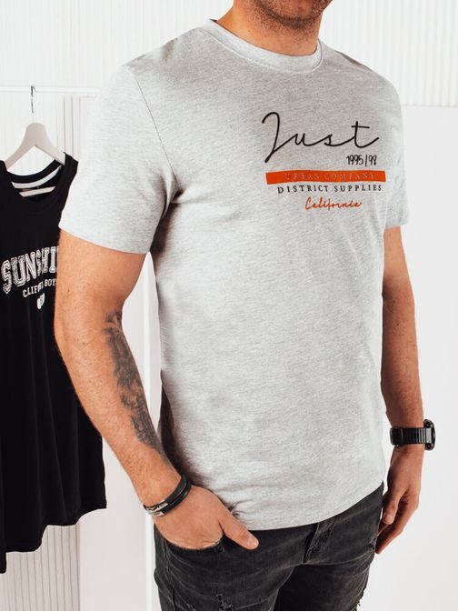 Siva majica z izrazitim napisom