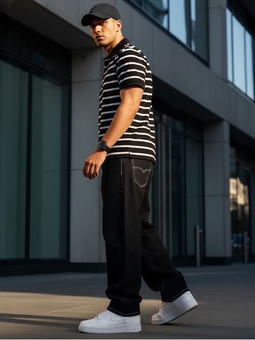 Modna črna moška polo majica s črtastim vzorcem