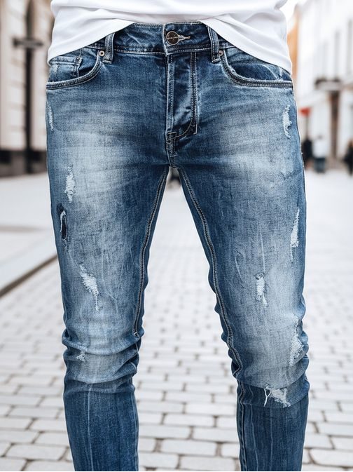 Stilske modre kavbojke z luknjami