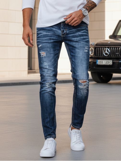 Atraktivne modre kavbojke z luknjami