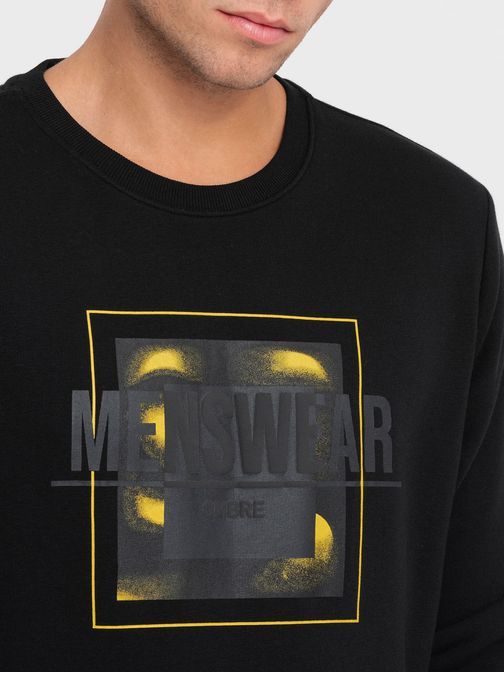 Trendovski črn pulover z izrazitim napisom V1 SSPS-0157
