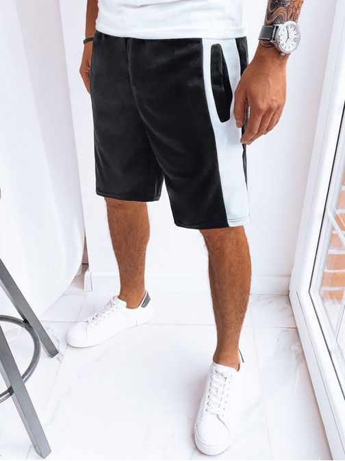 Udobne črne kratke hlače s črtami po straneh