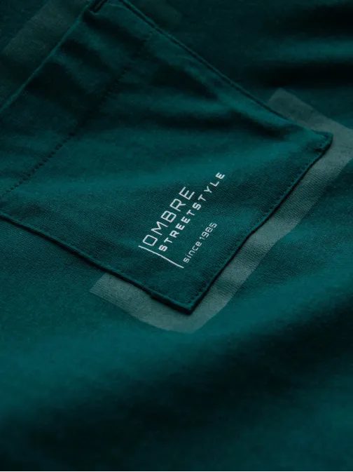 Zanimiva majica z dekorativnim žepom temno zelena V5 TSPT-0154