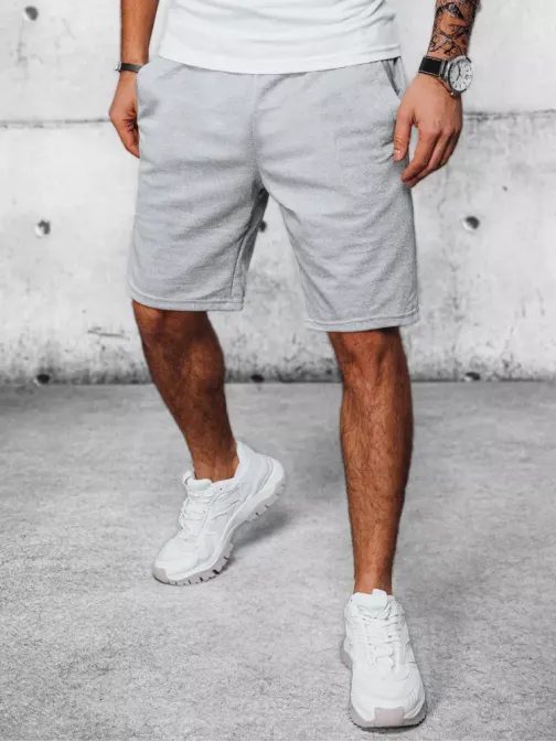 Udobne kratke hlače v svetlo sivi barvi