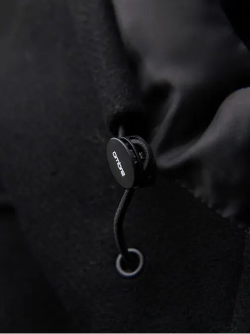 Eleganten moški plašč v črni barvi V2 OM-COWC-0132