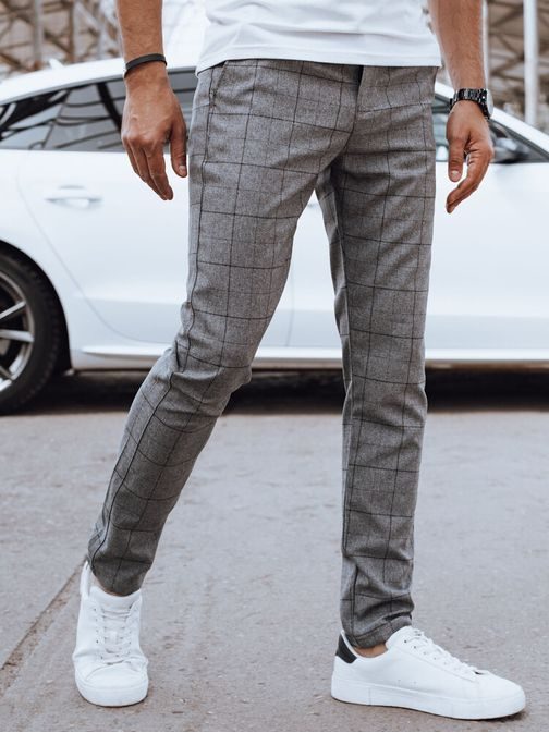 Stilske sive hlače s karo vzorcem