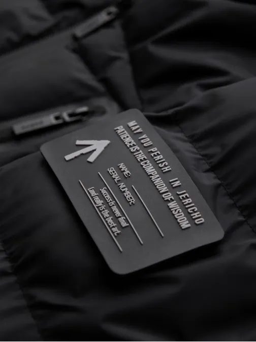 Topla moška jakna s športnim dizajnom v črni barvi