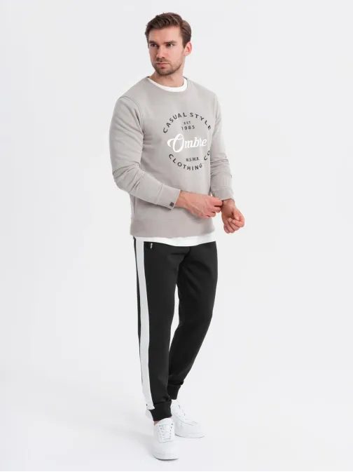 Moške črne športne hlače s kontrastno obrobo V1 PASK-0229