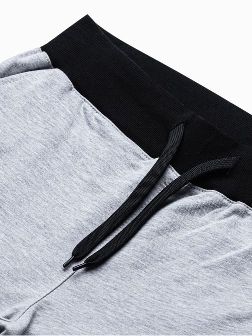 Trendovske kratke hlače v sivo črni barvi P29