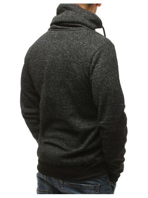 zanimiv črn pulover z našitkom