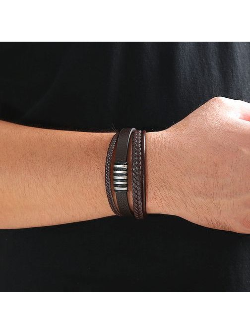 Moška rjava usnjena zapestnica s kovinskimi elementi