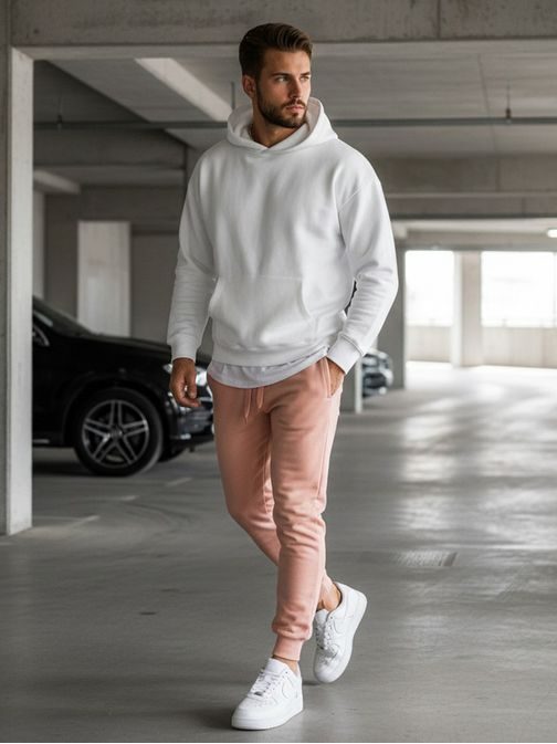 Rožnata trenirka preprostega izgleda