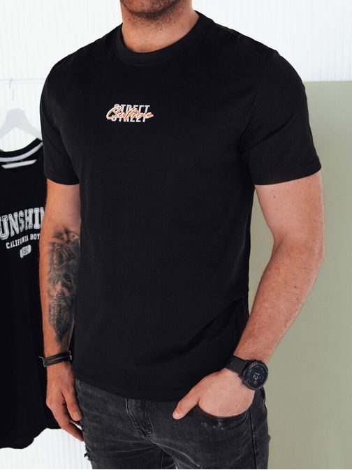 Črna majica s trendovskim napisom