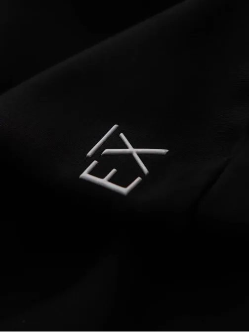 Moška črna majica z logotipom in visokim ovratnikom V1 SSZP-0211