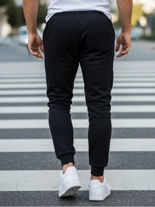 Trendi maskirne trenirke v črni barvi