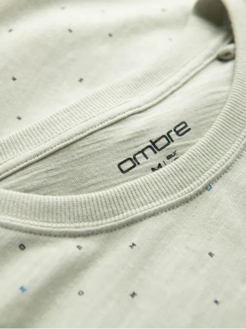 Svetlo zelena majica z barvnimi črkami V5 TSFP-0185