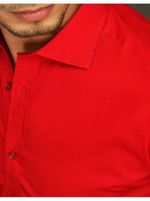 Rdeča srajca elegantnega dizajna
