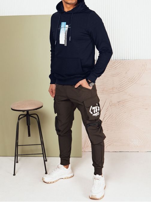 Atraktiven granat pulover s kapuco