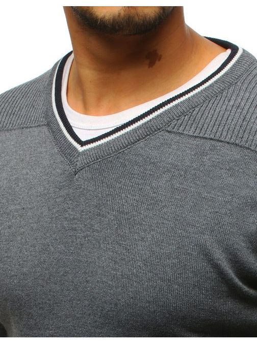 Siv pulover v modnem dizajnu