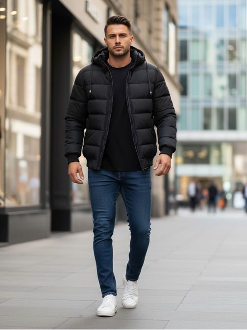 Brezčasna črna zimska jakna s kapuco