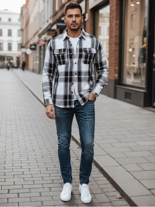 Črna in bela flanelasta srajca na kocki s prsnimi žepi