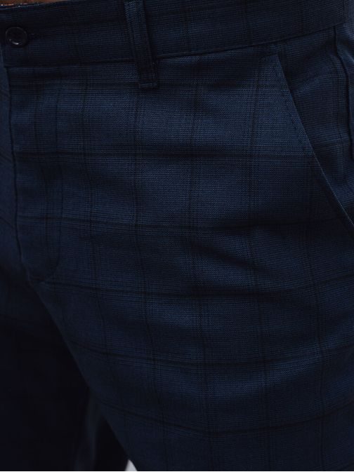 Atraktivne granat hlače s karo vzorcem