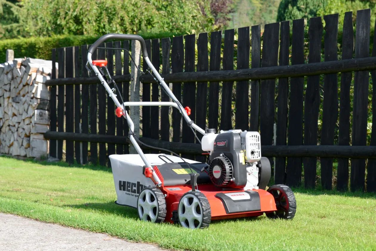 benzínový prevzdušňovač trávnika hecht