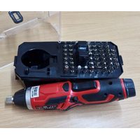 Sada bitov a skrutkovač HECHT 1241 s otočenou rukoväťou na stole