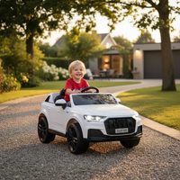 Dieťa v detskom autíčku AUDI Q7 WHITE