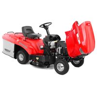 Vyklopený kryt motora na traktore HECHT 5184