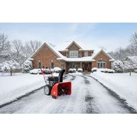 Zasnežená krajina s frézou HECHT 9676