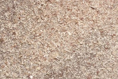 Pri spracovaní dreva vzniká užitočný odpad. Bola by škoda ho vyhodiť!