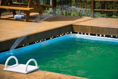 Ako na zelenú vodu v bazéne?