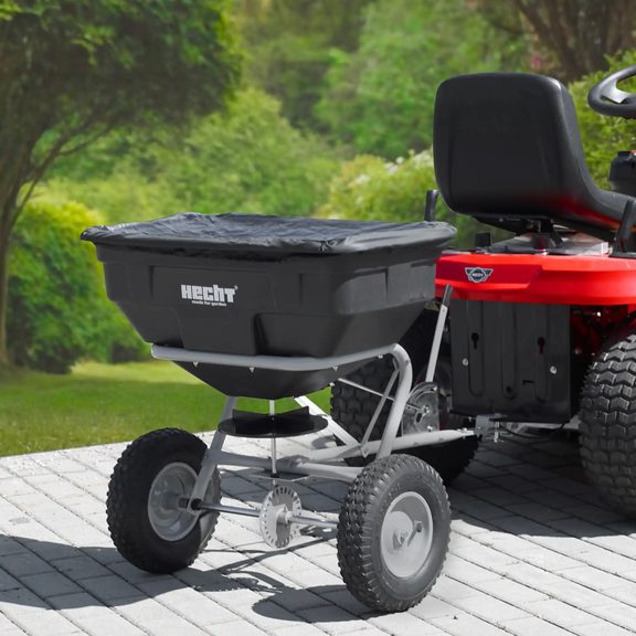 Posypový vozík HECHT 260 za záhradným traktorom