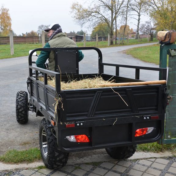 Naložená korba štvorkolky HECHT FARMIS