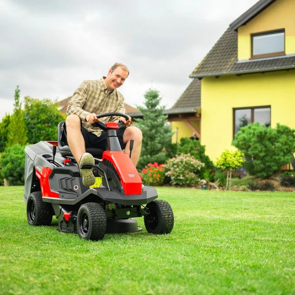 Rider HECHT 5167 na trávniku