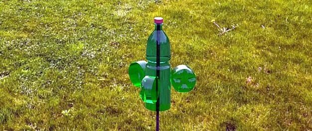 Odpudzovač krtkov z PET fliaš