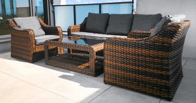 Ratanový záhradný nábytok