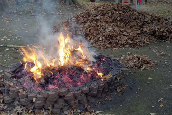 Kam s pohrabaným lístím? Za pálenie hrozia vysoké pokuty!