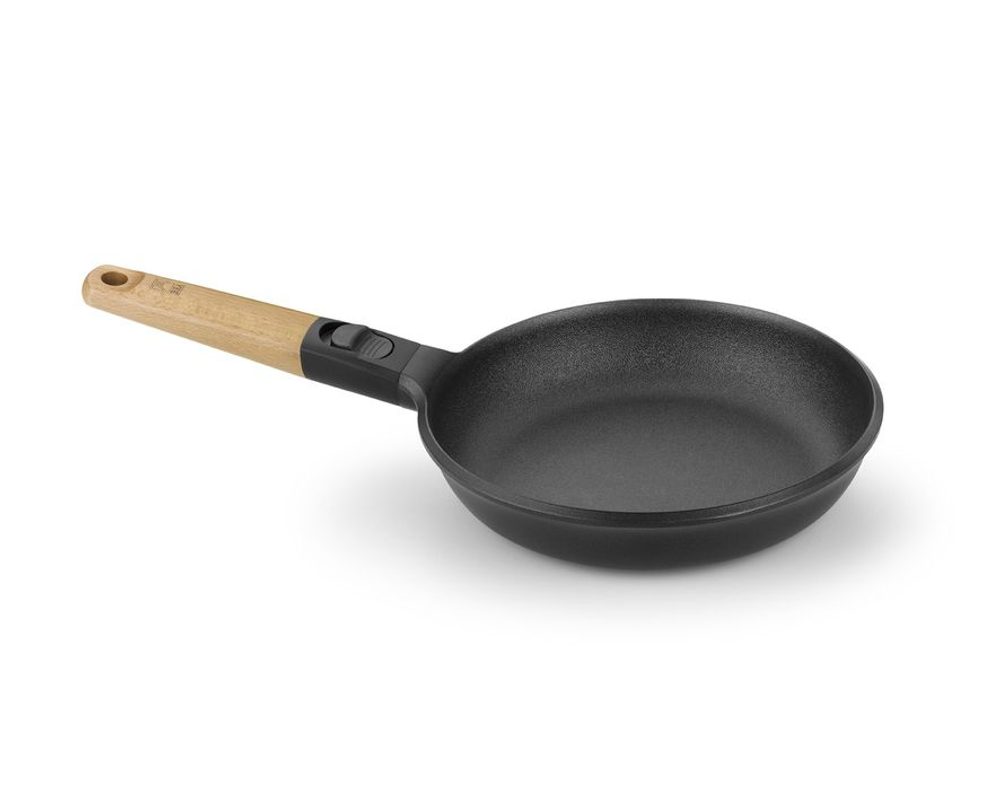 Levně pánev d28cm MARKET, rukojeť přír.dřevo, litina