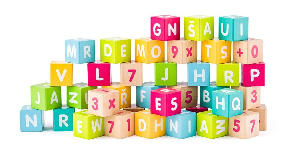 Levně Barevné kostky s písmeny a čísly, 40ks