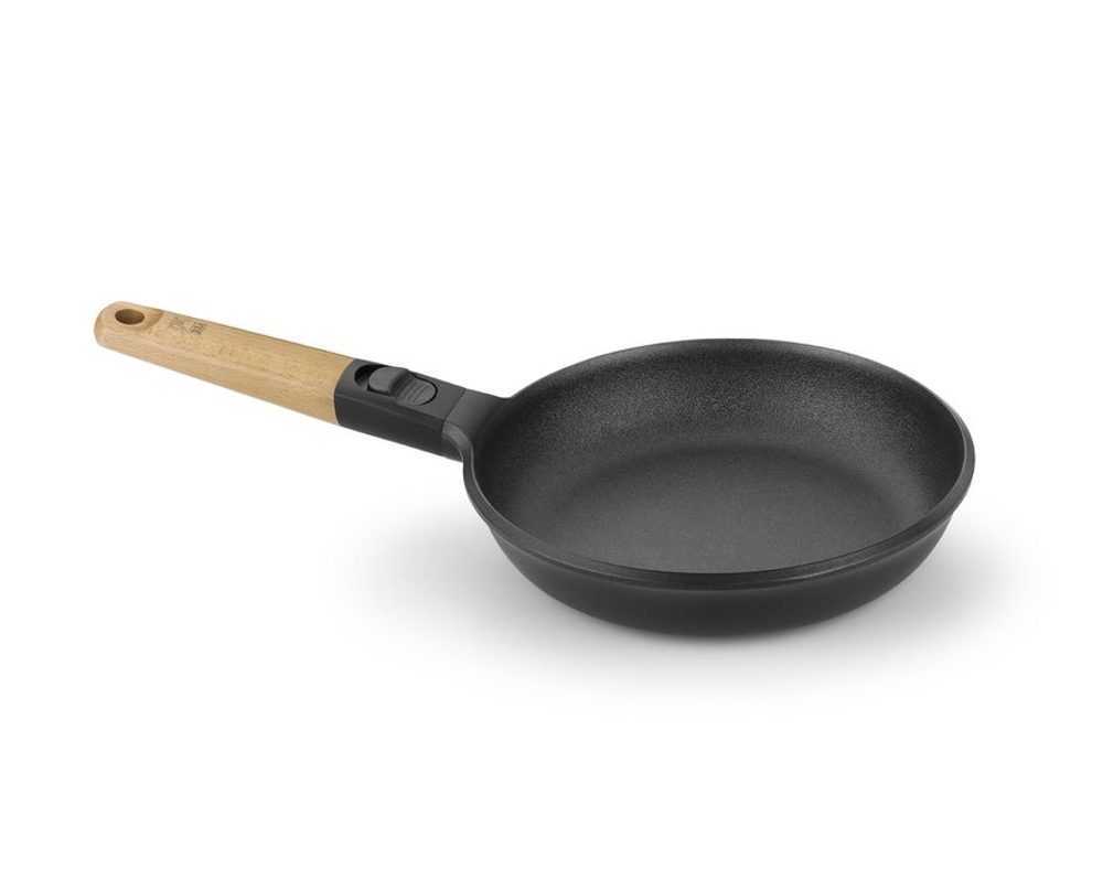 Levně pánev d24cm MARKET, rukojeť přír.dřevo, litina