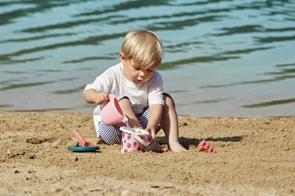 Levně Kyblíček Jahůdka s konvičkou a přísl., 13 cm